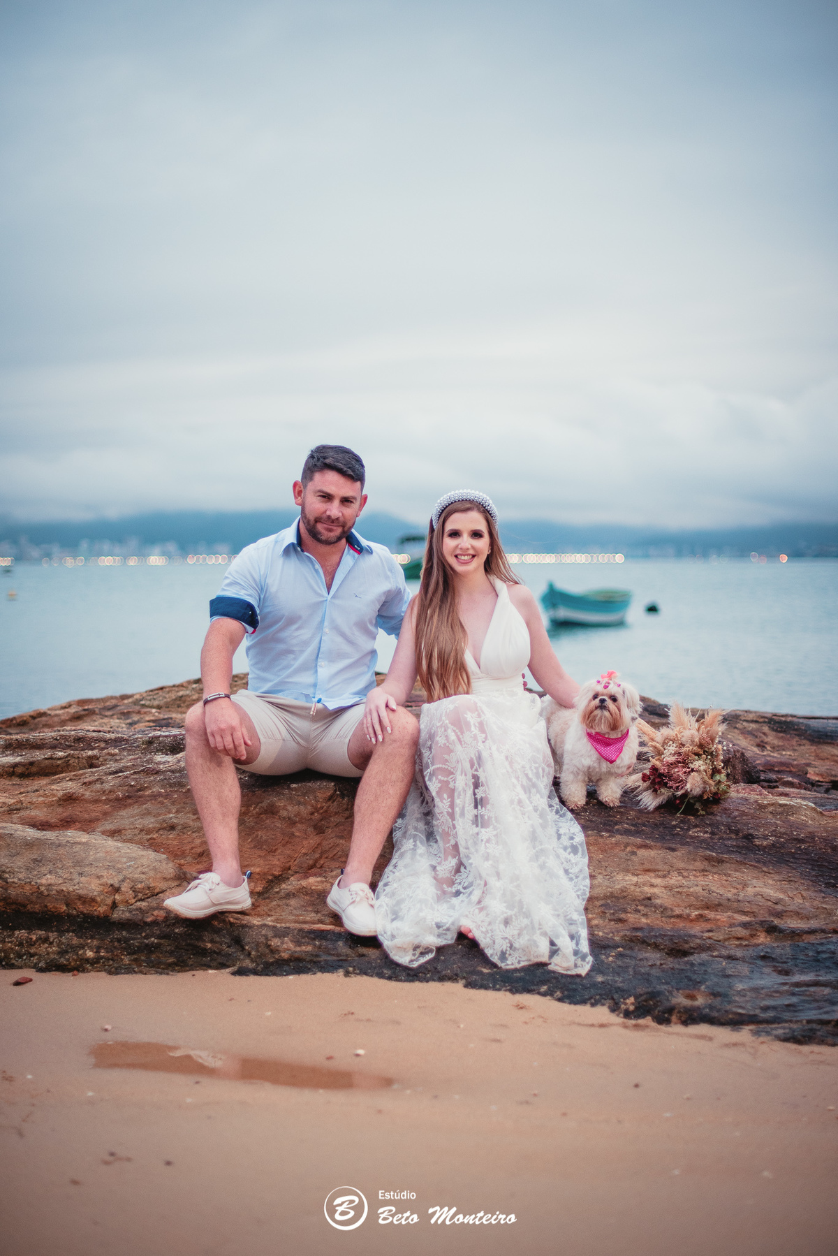 fotografo de casamento - videos de casamento - filmagem - casamento - cinegrafista - filmmaker - wedding - produtora - curitiba - estudio beto monteiro - casal - pre wedding - camila e toni - bombinhas - pet - cachorrinho - praia - mar - vestido branco