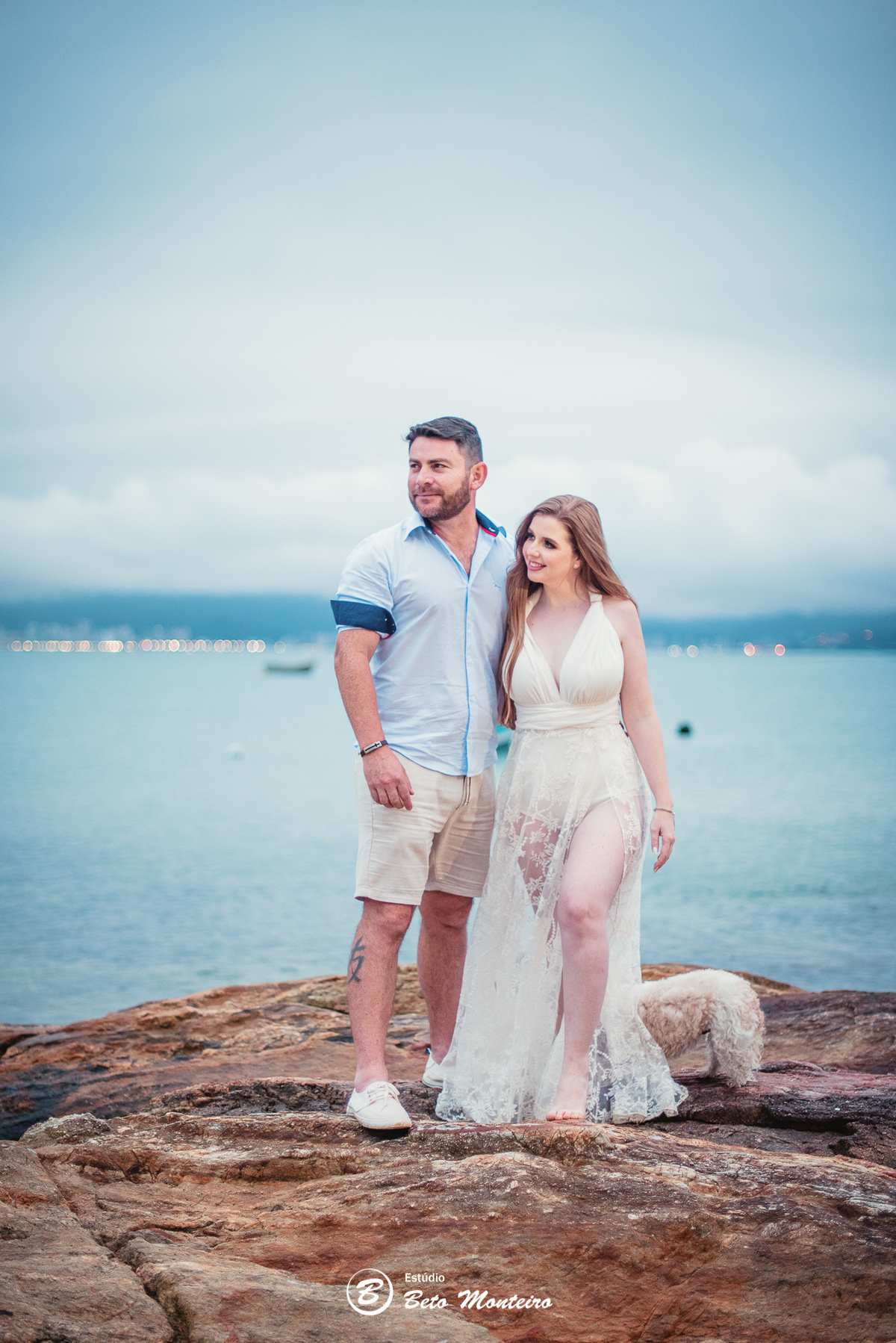 fotografo de casamento - videos de casamento - filmagem - casamento - cinegrafista - filmmaker - wedding - produtora - curitiba - estudio beto monteiro - casal - pre wedding - camila e toni - bombinhas - pet - cachorrinho - praia - mar - vestido branco