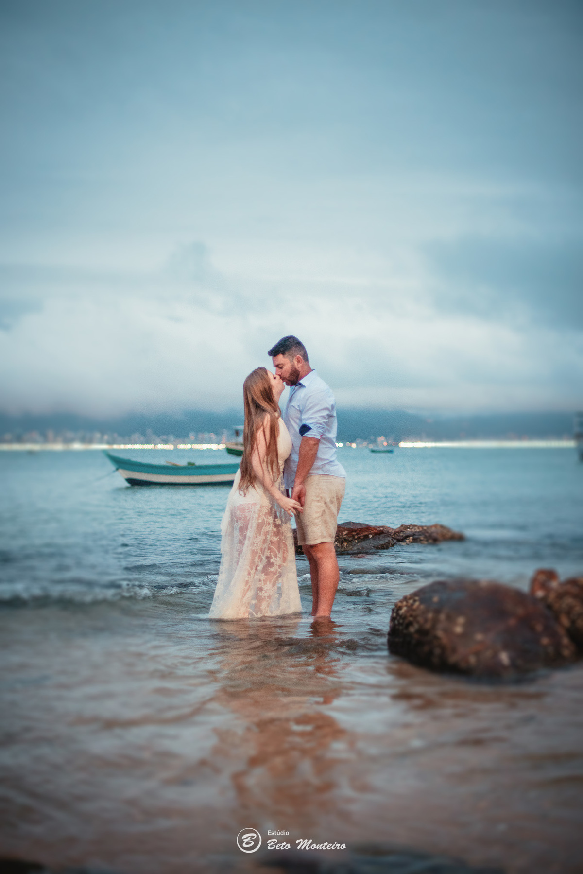 fotografo de casamento - videos de casamento - filmagem - casamento - cinegrafista - filmmaker - wedding - produtora - curitiba - estudio beto monteiro - casal - pre wedding - camila e toni - bombinhas - pet - cachorrinho - praia - mar - vestido branco