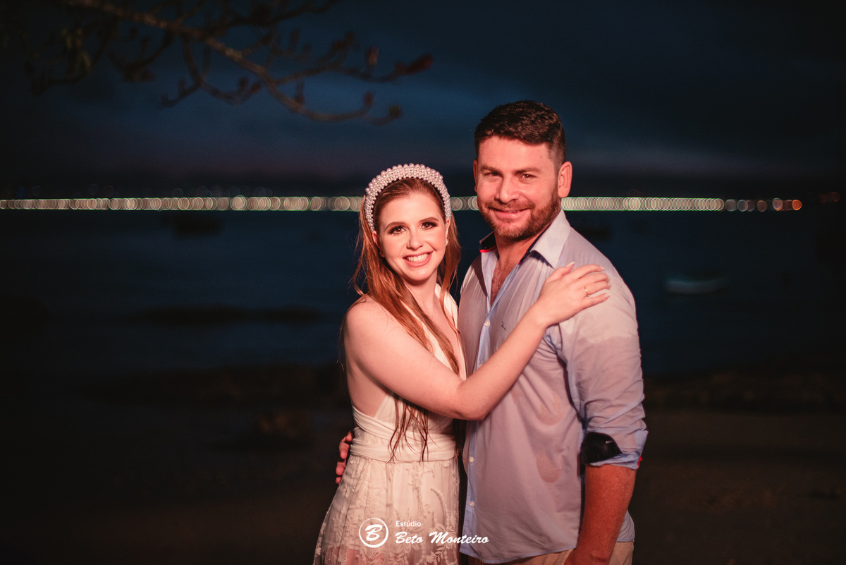 fotografo de casamento - videos de casamento - filmagem - casamento - cinegrafista - filmmaker - wedding - produtora - curitiba - estudio beto monteiro - casal - pre wedding - camila e toni - bombinhas - pet - cachorrinho - praia - mar - vestido branco