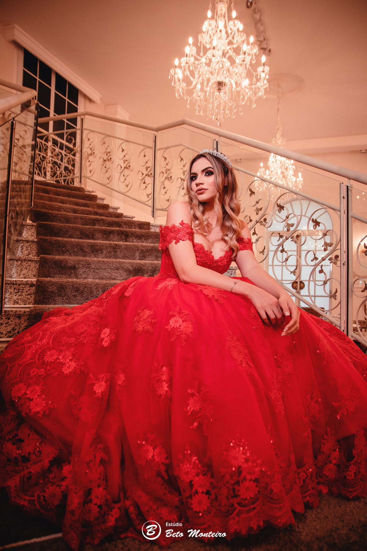 Aniversário de 15 anos - Foto e Filmagem - Debutante - Estúdio Beto Monteiro - Curitiba - fotografo de 15 anos - sessao de fotos - book de fotos - book de 15 anos - fotografo - leticia vieira - castello reale - pedro aquino - soul - vestido vermelho