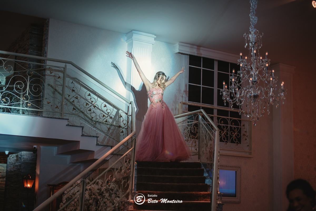 Aniversário de 15 anos - Foto e Filmagem - Debutante - Estúdio Beto Monteiro - Curitiba - fotografo de 15 anos - sessao de fotos - book de fotos - book de 15 anos - fotografo - leticia vieira - castello reale - pedro aquino - soul - vestido vermelho