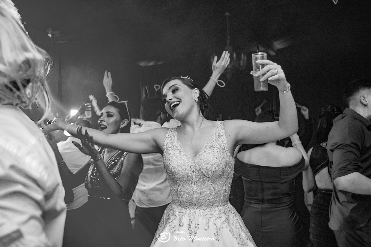 fotografo de casamento - videos de casamento - filmagem - casamento - cinegrafista - filmmaker - wedding - produtora - curitiba - estudio beto monteiro - casal - pre wedding - millena e anderson - garibaldi - catedral - melissa campano - mari cerimonial