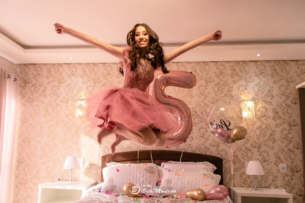 Aniversário de 15 anos - Foto e Filmagem - Debutante - Estúdio Beto Monteiro - Curitiba - fotografo de 15 anos - fotógrafa - sessao de fotos - book de fotos - book de 15 anos - fotografo - chácara ienkot - vestido - Lívia