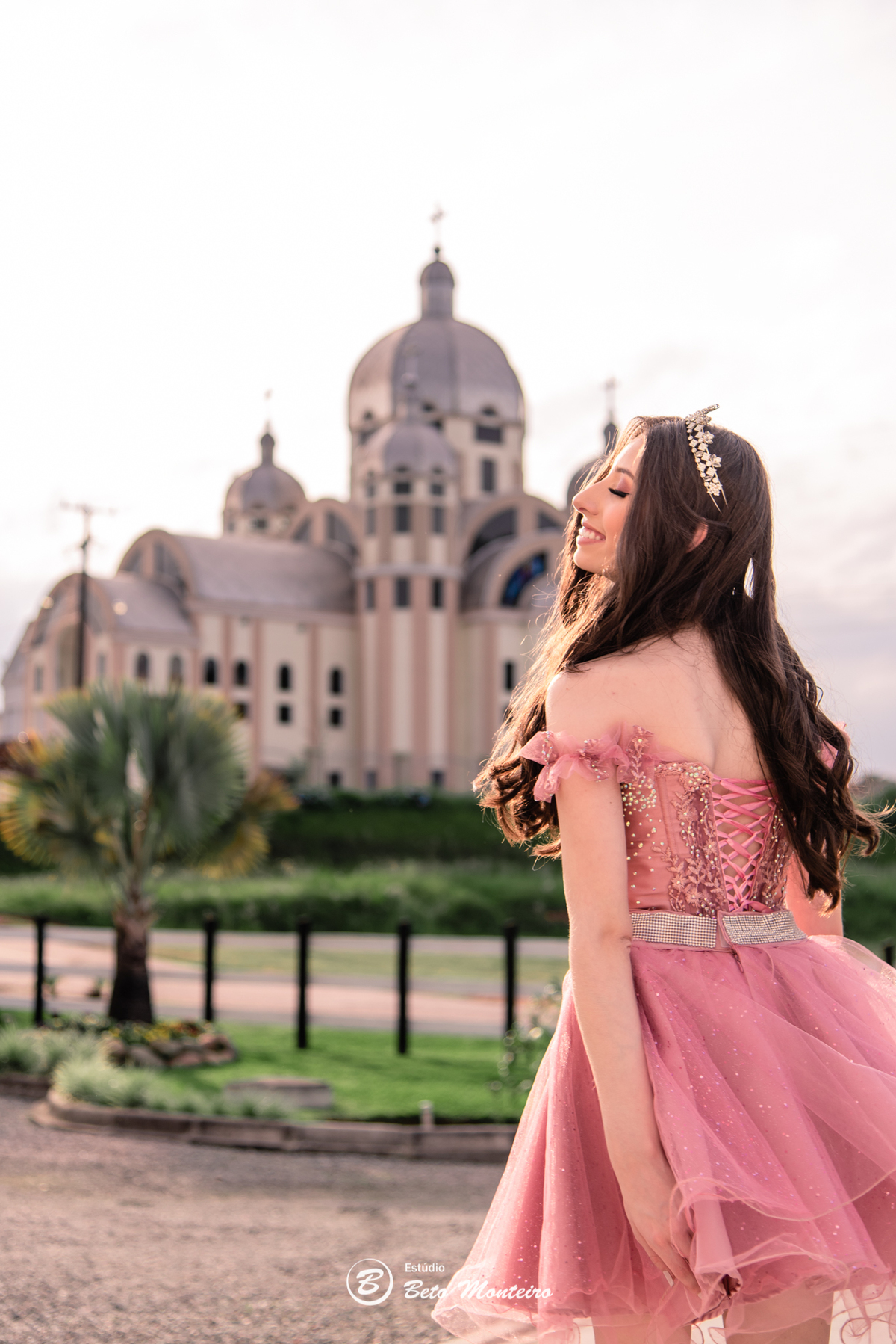 Aniversário de 15 anos - Foto e Filmagem - Debutante - Estúdio Beto Monteiro - Curitiba - fotografo de 15 anos - fotógrafa - sessao de fotos - book de fotos - book de 15 anos - fotografo - chácara ienkot - vestido - Lívia