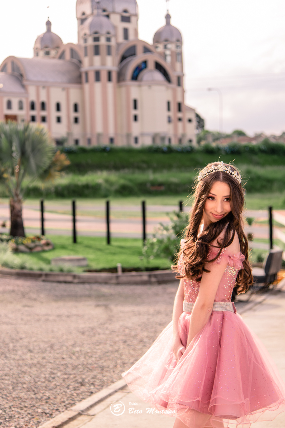 Aniversário de 15 anos - Foto e Filmagem - Debutante - Estúdio Beto Monteiro - Curitiba - fotografo de 15 anos - fotógrafa - sessao de fotos - book de fotos - book de 15 anos - fotografo - chácara ienkot - vestido - Lívia