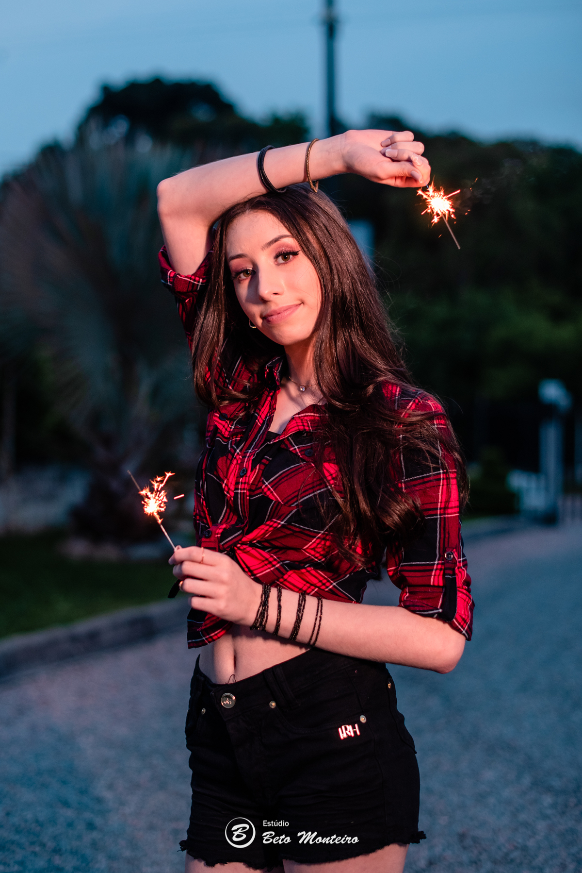 Aniversário de 15 anos - Foto e Filmagem - Debutante - Estúdio Beto Monteiro - Curitiba - fotografo de 15 anos - fotógrafa - sessao de fotos - book de fotos - book de 15 anos - fotografo - chácara ienkot - vestido - Lívia