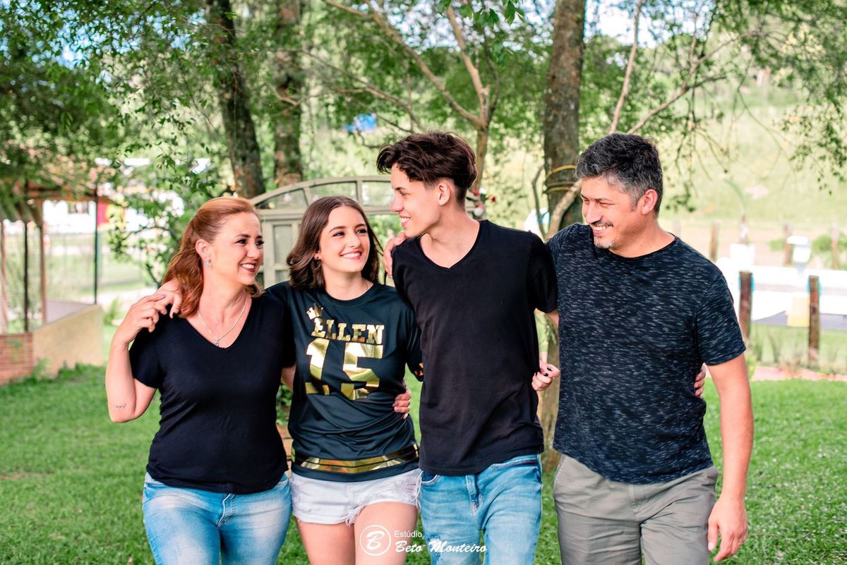 Aniversário de 15 anos - Foto e Filmagem - Debutante - Estúdio Beto Monteiro - Curitiba - fotografo de 15 anos - fotógrafa - sessao de fotos - book de fotos - book de 15 anos - fotografo - chácara happy ranch - vestido - Ellen
